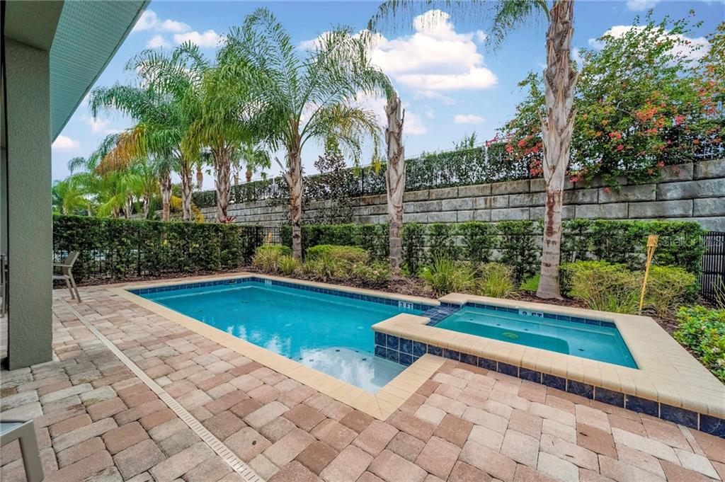 Slide show image of the Orlando Florida Home for Sale 31