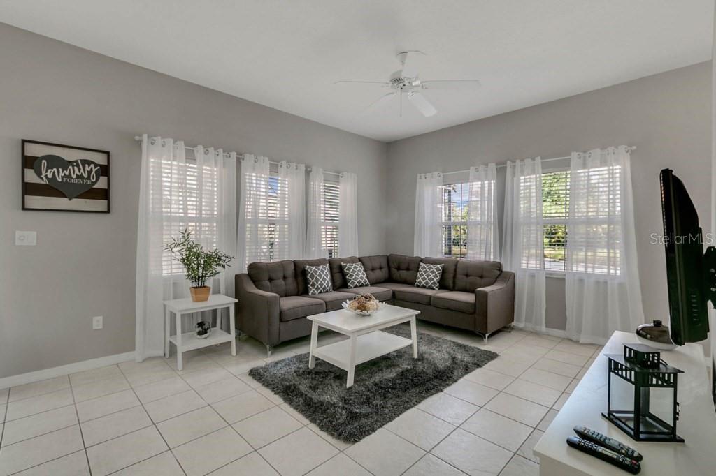 Slide show image of the Orlando Florida Home for Sale 13